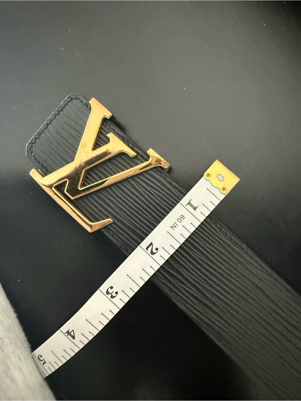 LV Epi Leather LV Initiales Belt Black Gold 40mm - Picture 5 of 11